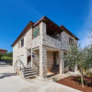 Red Karmenita Apartman Umag